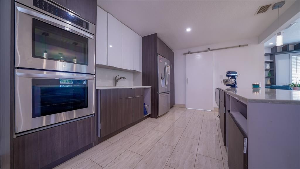En Venta: $990,000 (4 camas, 2 baños, 1824 Pies cuadrados)