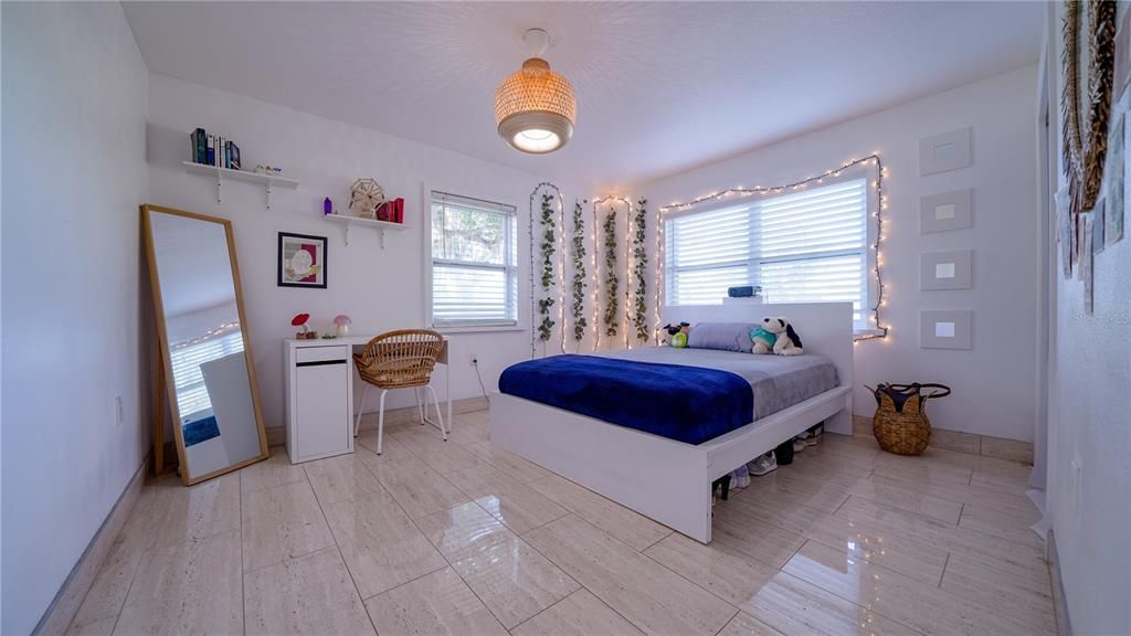 En Venta: $990,000 (4 camas, 2 baños, 1824 Pies cuadrados)