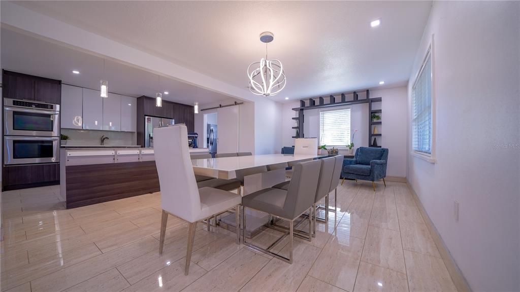 En Venta: $990,000 (4 camas, 2 baños, 1824 Pies cuadrados)