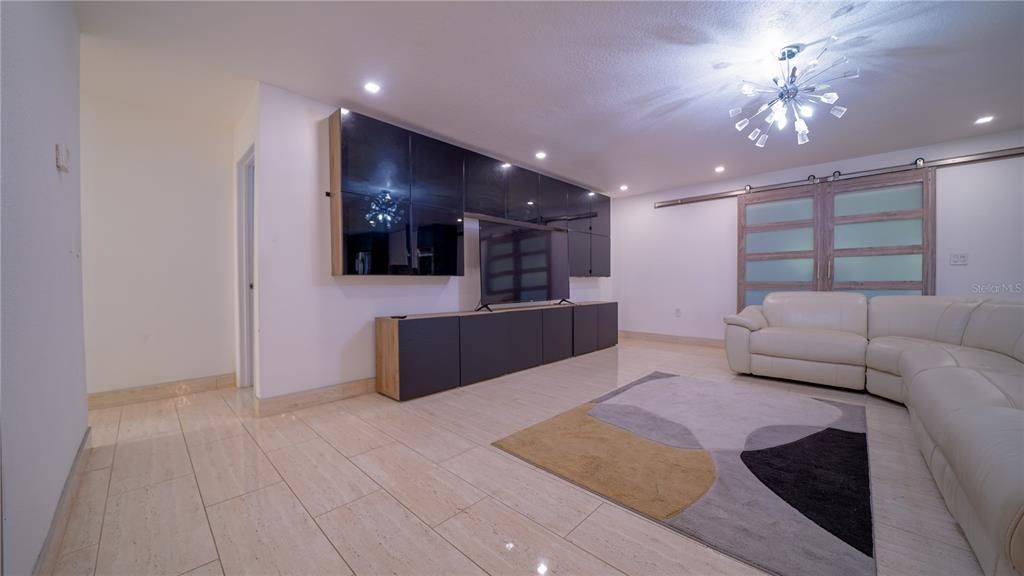 En Venta: $990,000 (4 camas, 2 baños, 1824 Pies cuadrados)
