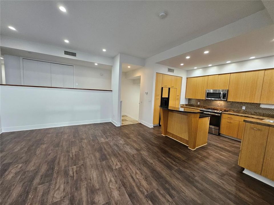 En Renta: $2,400 (2 camas, 2 baños, 2000 Pies cuadrados)