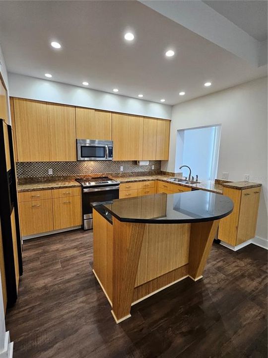 En Renta: $2,400 (2 camas, 2 baños, 2000 Pies cuadrados)