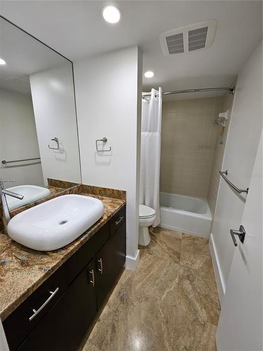 En Renta: $2,400 (2 camas, 2 baños, 2000 Pies cuadrados)