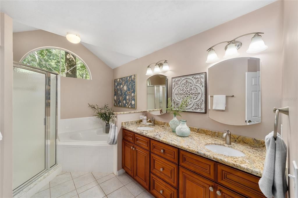 Под контрактом: $359,000 (3 спален, 2 ванн, 1991 Квадратных фут)