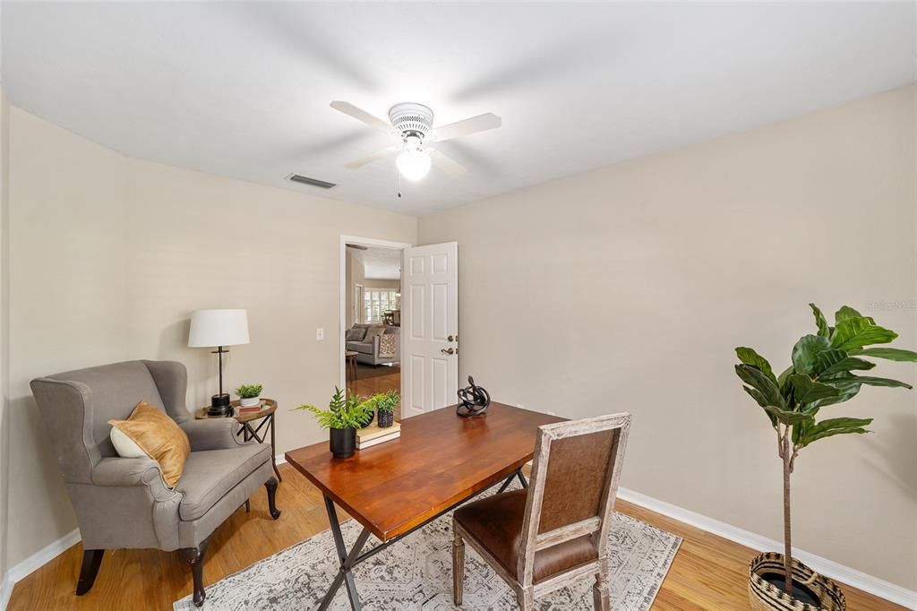 Под контрактом: $359,000 (3 спален, 2 ванн, 1991 Квадратных фут)