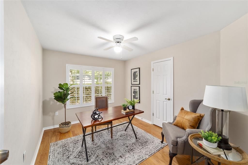 Под контрактом: $359,000 (3 спален, 2 ванн, 1991 Квадратных фут)