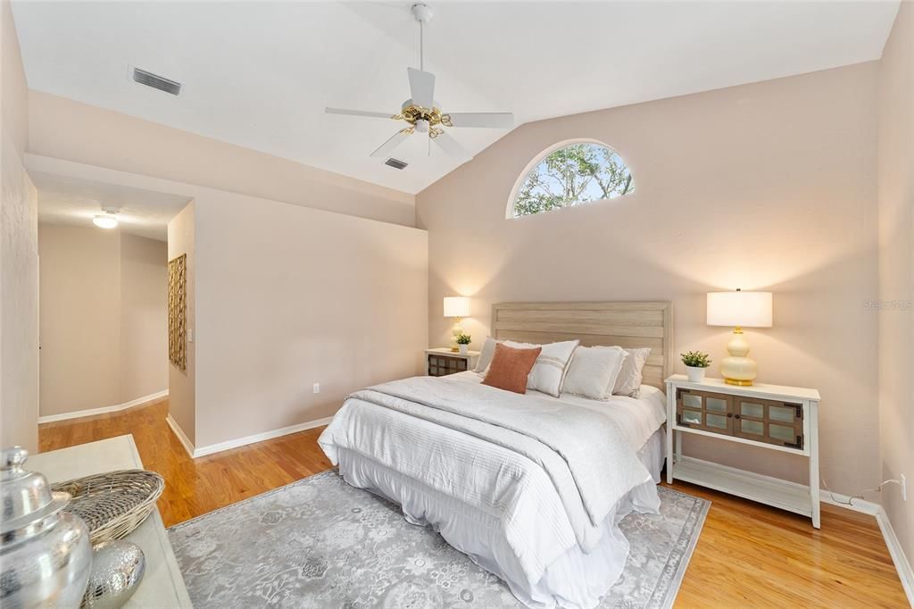 Под контрактом: $359,000 (3 спален, 2 ванн, 1991 Квадратных фут)