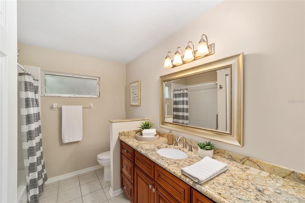 Под контрактом: $359,000 (3 спален, 2 ванн, 1991 Квадратных фут)