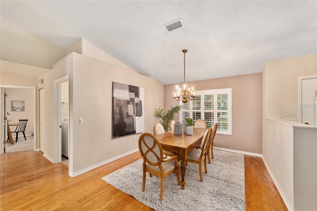 Под контрактом: $359,000 (3 спален, 2 ванн, 1991 Квадратных фут)