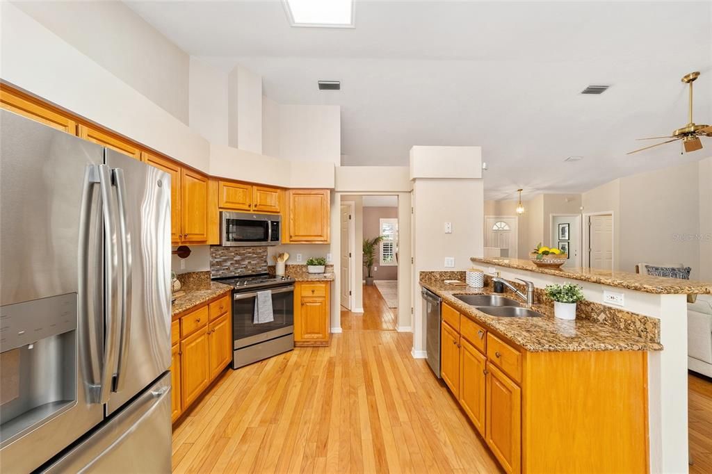 Под контрактом: $359,000 (3 спален, 2 ванн, 1991 Квадратных фут)