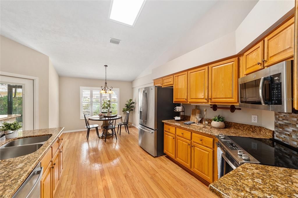 Под контрактом: $359,000 (3 спален, 2 ванн, 1991 Квадратных фут)