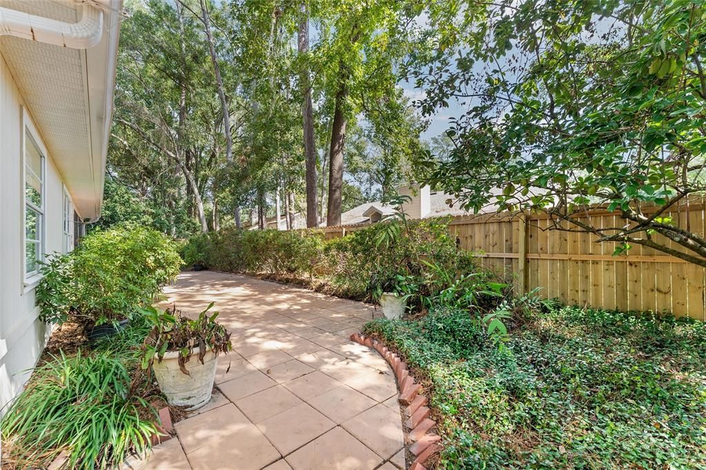 Под контрактом: $359,000 (3 спален, 2 ванн, 1991 Квадратных фут)