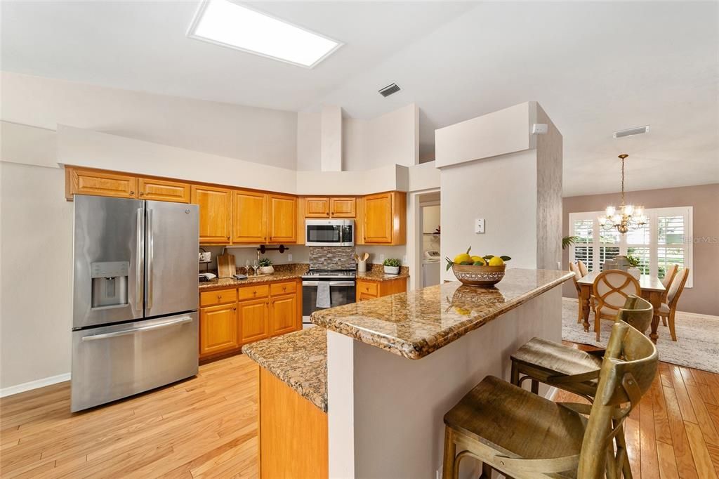 Под контрактом: $359,000 (3 спален, 2 ванн, 1991 Квадратных фут)