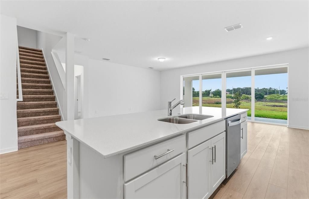 Activo con contrato: $536,140 (4 camas, 3 baños, 2894 Pies cuadrados)