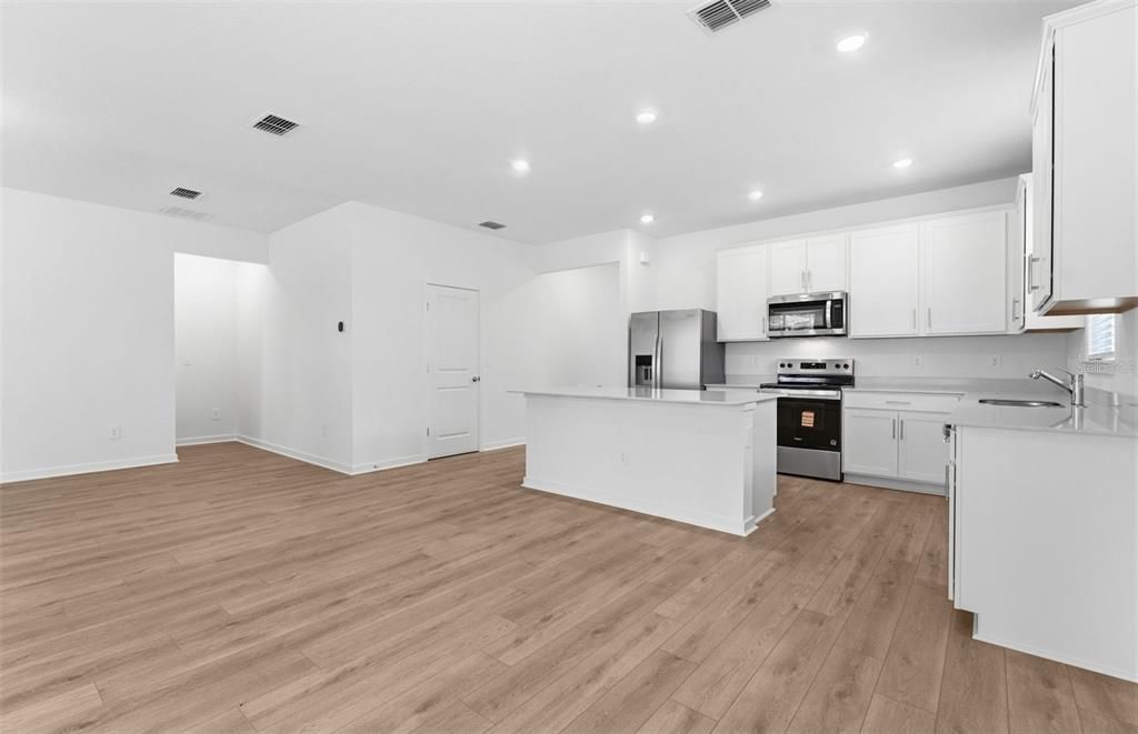Activo con contrato: $444,800 (4 camas, 2 baños, 1850 Pies cuadrados)