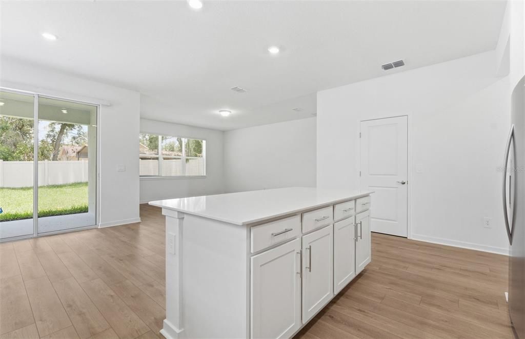 Activo con contrato: $444,800 (4 camas, 2 baños, 1850 Pies cuadrados)
