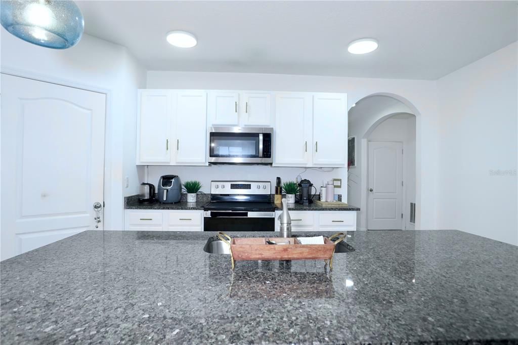 На продажу: $359,000 (4 спален, 2 ванн, 1846 Квадратных фут)