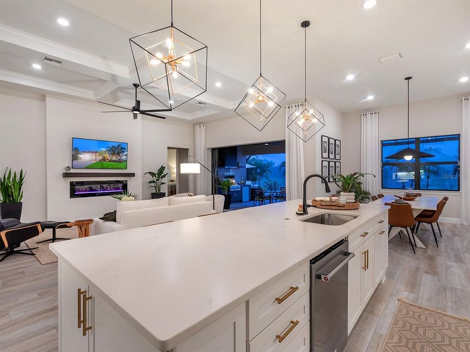 Activo con contrato: $1,395,000 (3 camas, 3 baños, 2492 Pies cuadrados)