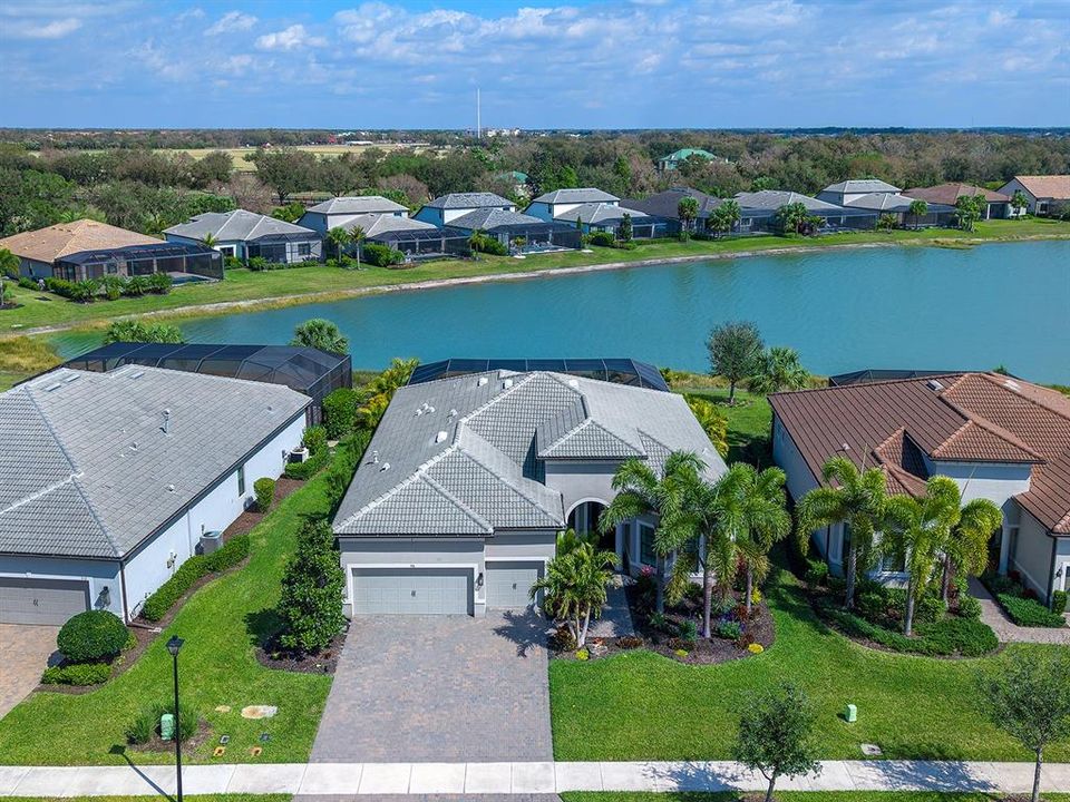 Activo con contrato: $1,395,000 (3 camas, 3 baños, 2492 Pies cuadrados)