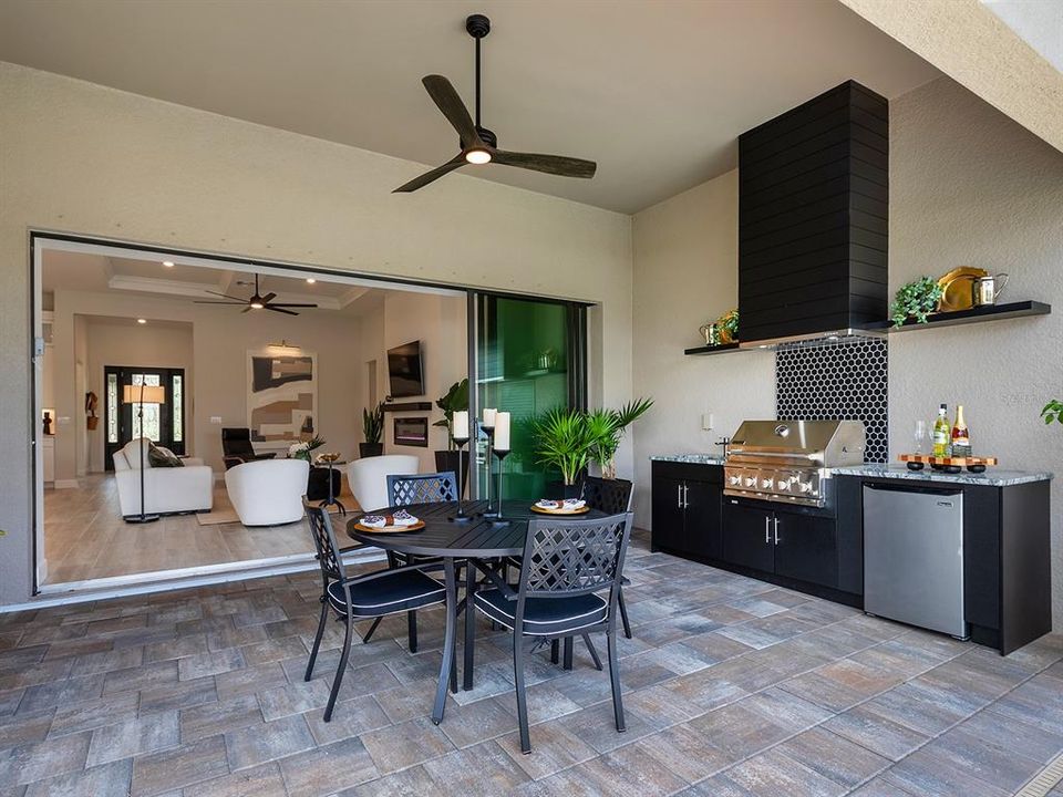 Activo con contrato: $1,395,000 (3 camas, 3 baños, 2492 Pies cuadrados)