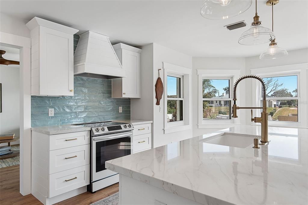 Active With Contract: $799,900 (4 beds, 3 baths, 2984 Square Feet)