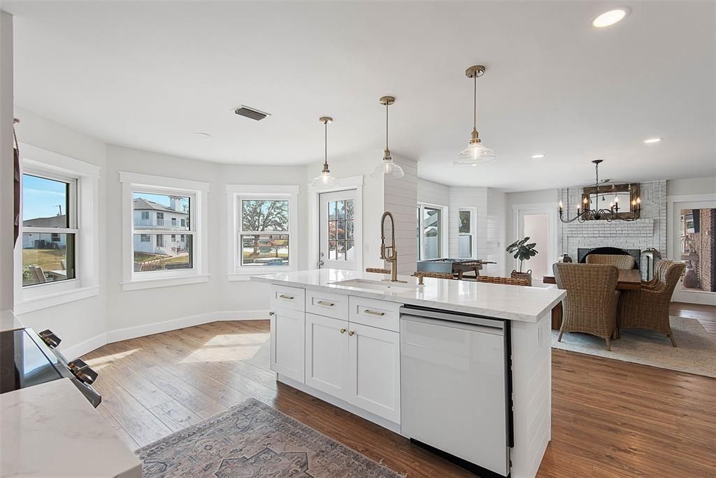 Active With Contract: $799,900 (4 beds, 3 baths, 2984 Square Feet)