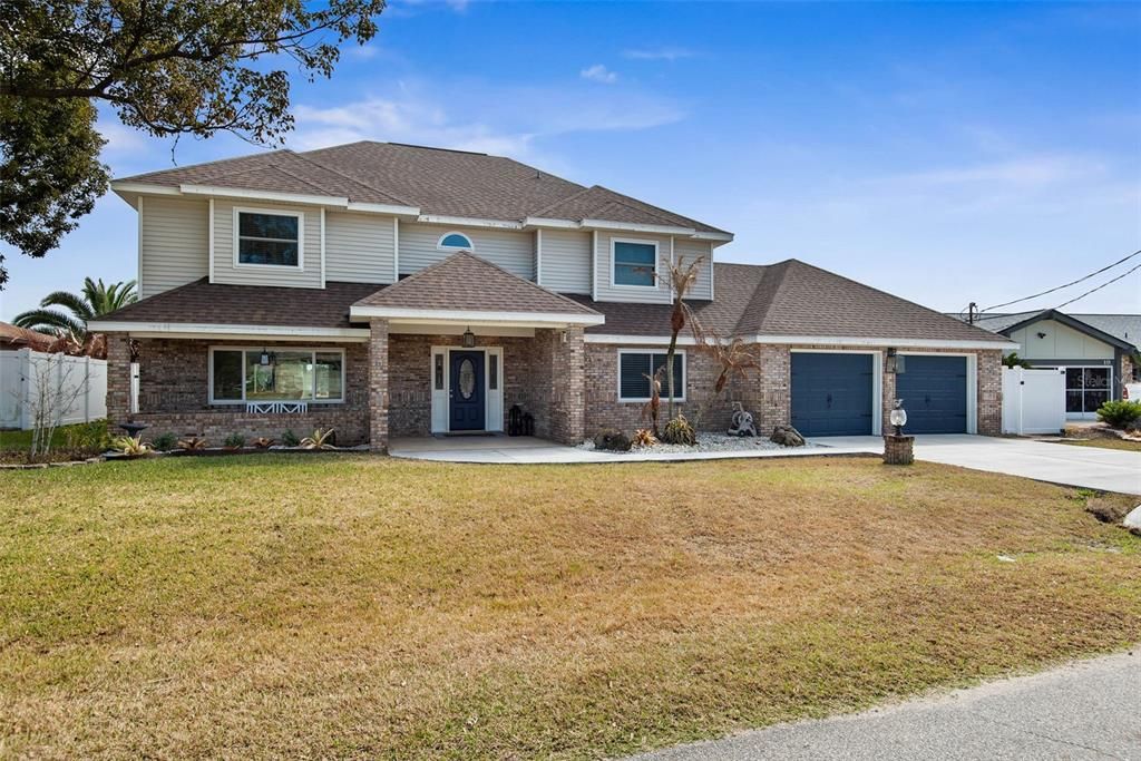 Active With Contract: $799,900 (4 beds, 3 baths, 2984 Square Feet)