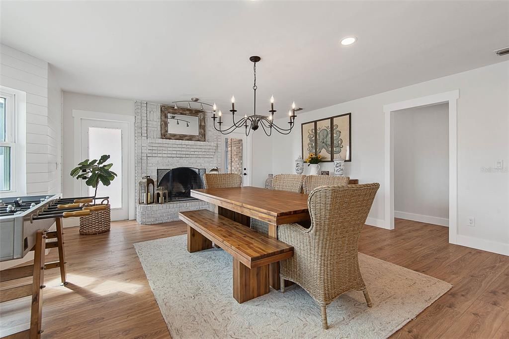 Active With Contract: $799,900 (4 beds, 3 baths, 2984 Square Feet)