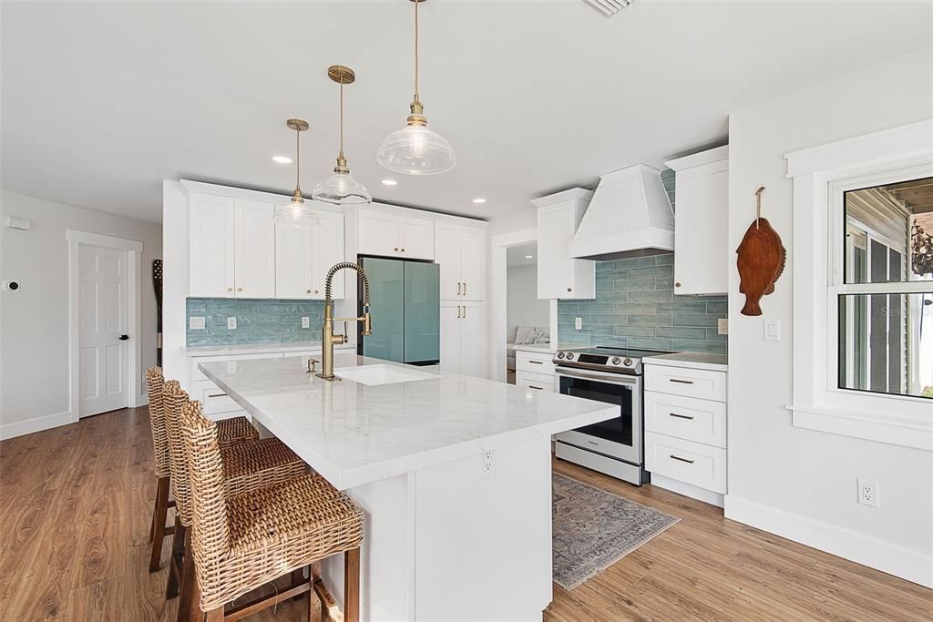 Active With Contract: $799,900 (4 beds, 3 baths, 2984 Square Feet)