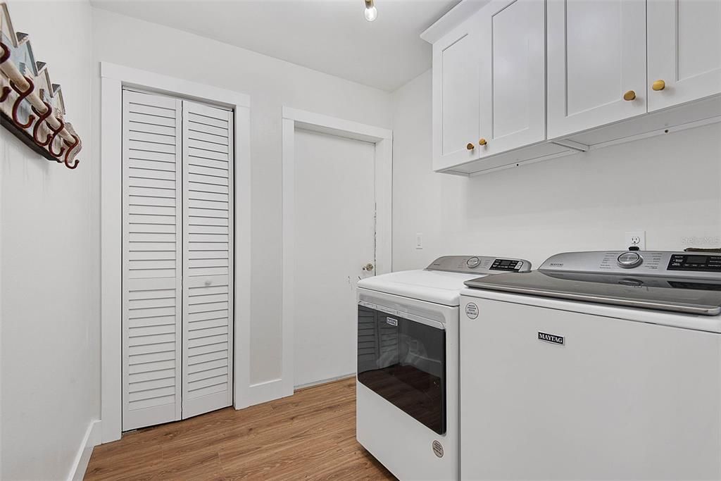 Active With Contract: $799,900 (4 beds, 3 baths, 2984 Square Feet)