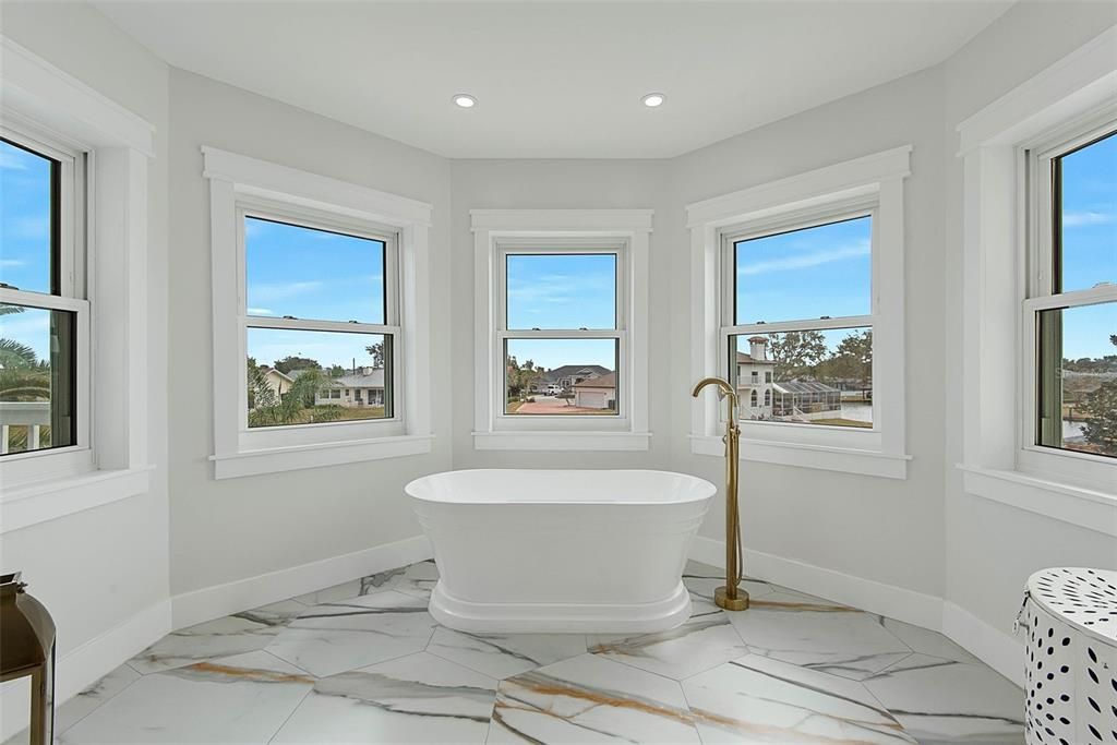 Active With Contract: $799,900 (4 beds, 3 baths, 2984 Square Feet)