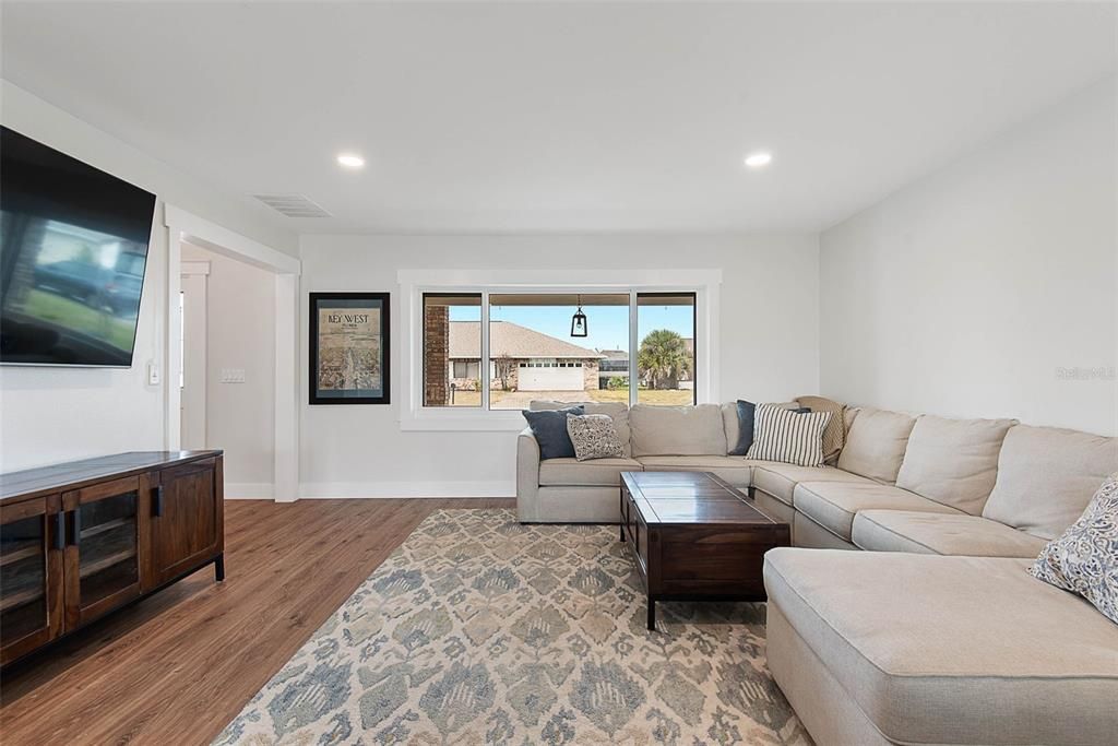Active With Contract: $799,900 (4 beds, 3 baths, 2984 Square Feet)