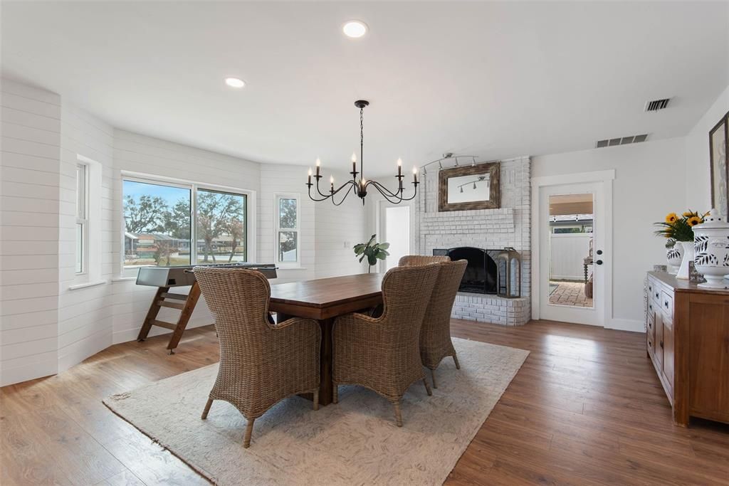 Active With Contract: $799,900 (4 beds, 3 baths, 2984 Square Feet)