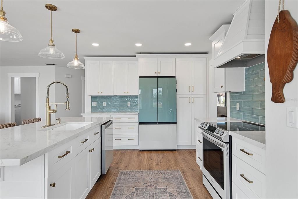 Active With Contract: $799,900 (4 beds, 3 baths, 2984 Square Feet)