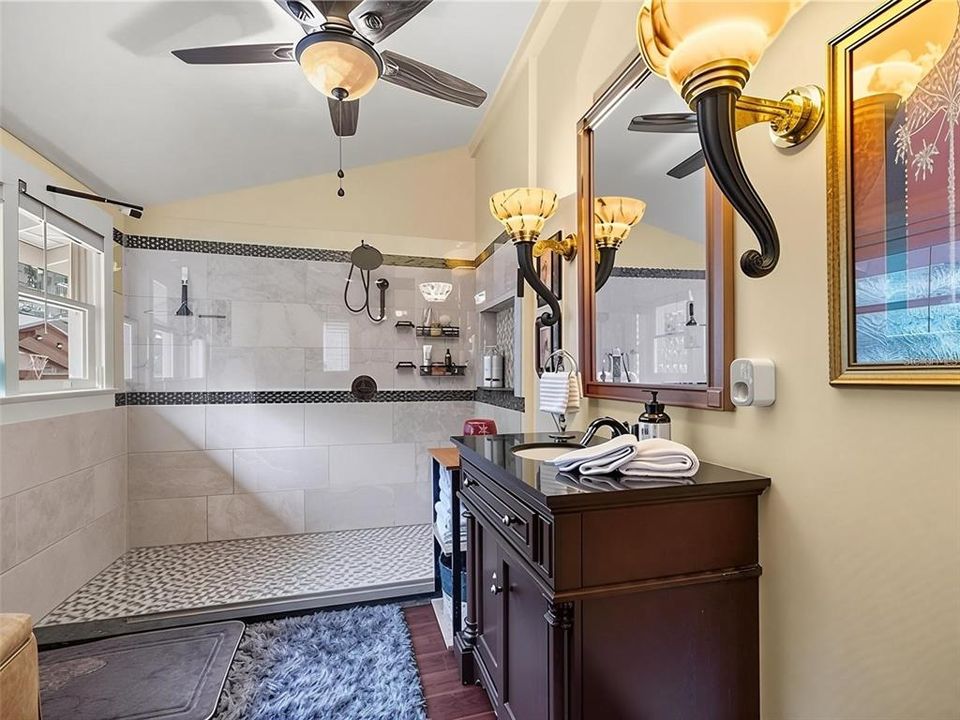 En Venta: $569,000 (2 camas, 2 baños, 2273 Pies cuadrados)