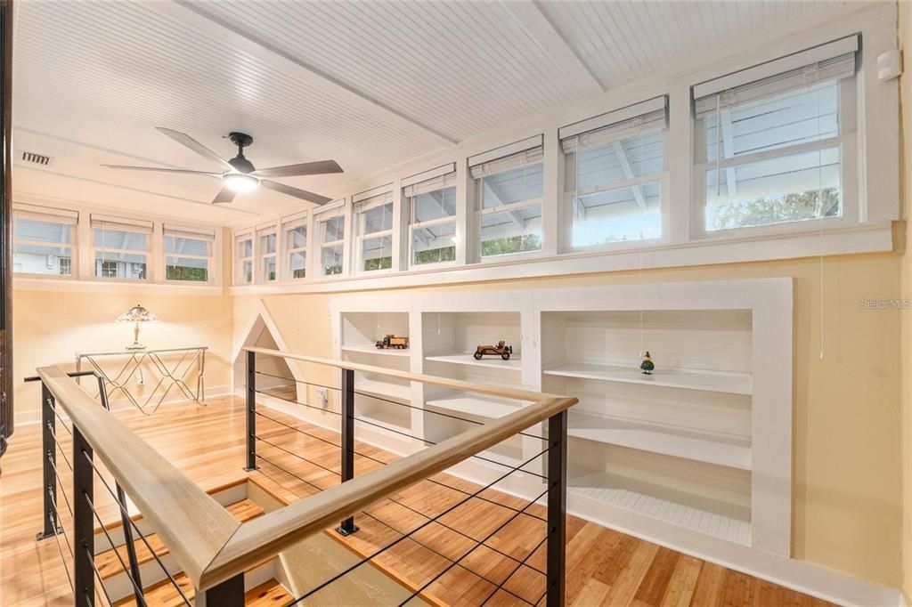 En Venta: $569,000 (2 camas, 2 baños, 2273 Pies cuadrados)