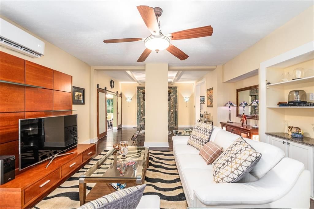 En Venta: $569,000 (2 camas, 2 baños, 2273 Pies cuadrados)