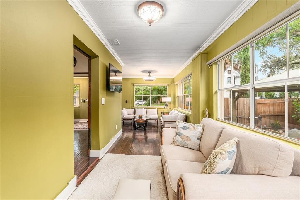 En Venta: $569,000 (2 camas, 2 baños, 2273 Pies cuadrados)