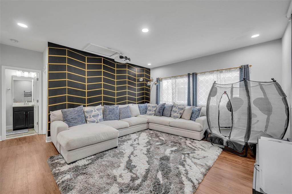 Active With Contract: $725,000 (4 beds, 3 baths, 3032 Square Feet)