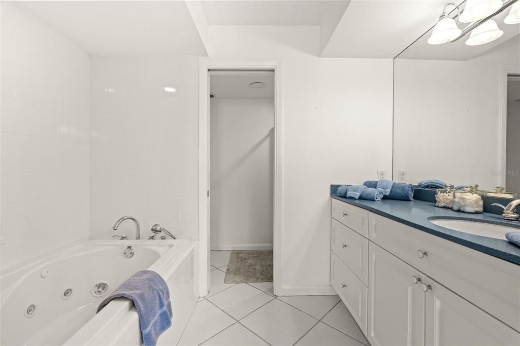For Sale: $1,150,000 (2 beds, 2 baths, 1498 Square Feet)