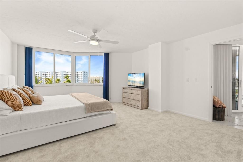 For Sale: $1,150,000 (2 beds, 2 baths, 1498 Square Feet)