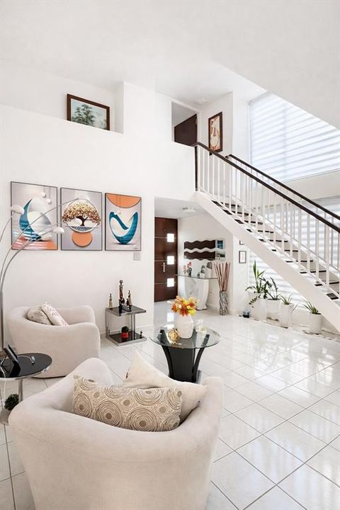 En Venta: $468,000 (3 camas, 2 baños, 1967 Pies cuadrados)