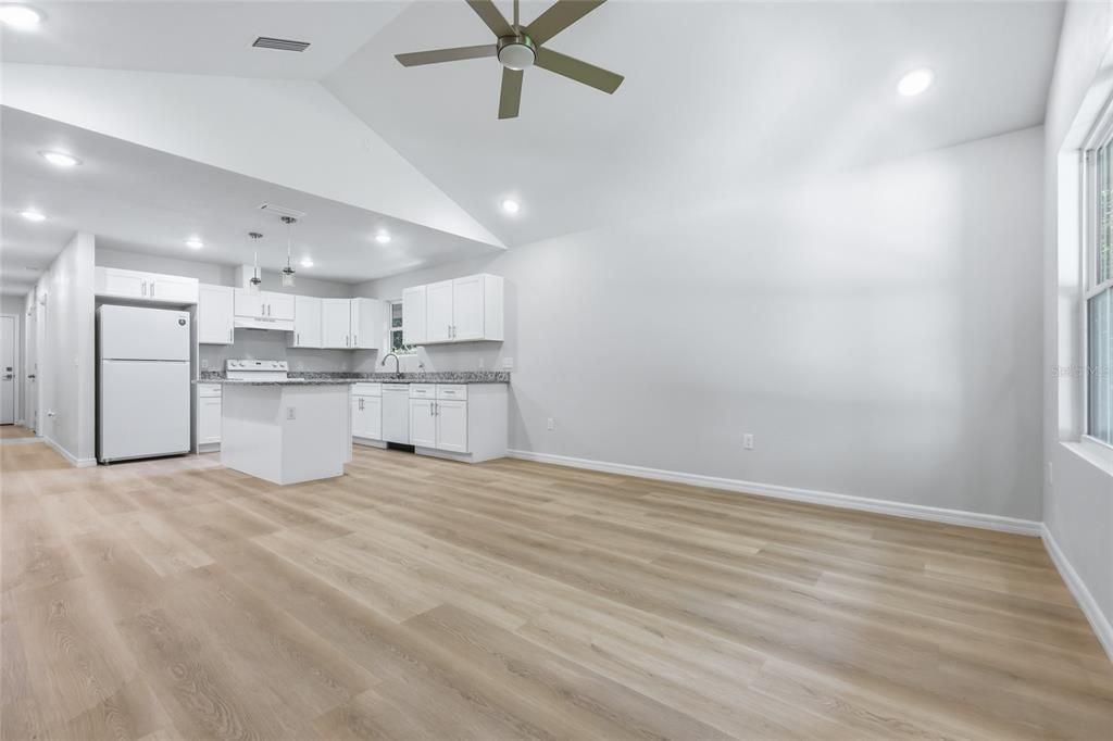 En Venta: $230,000 (3 camas, 2 baños, 1231 Pies cuadrados)