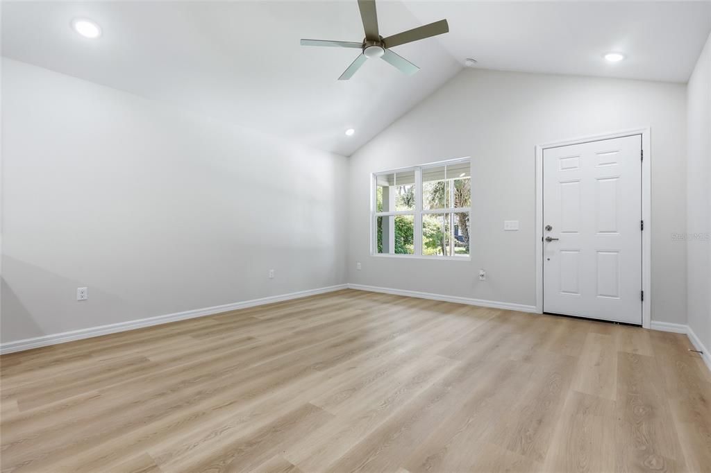 En Venta: $230,000 (3 camas, 2 baños, 1231 Pies cuadrados)