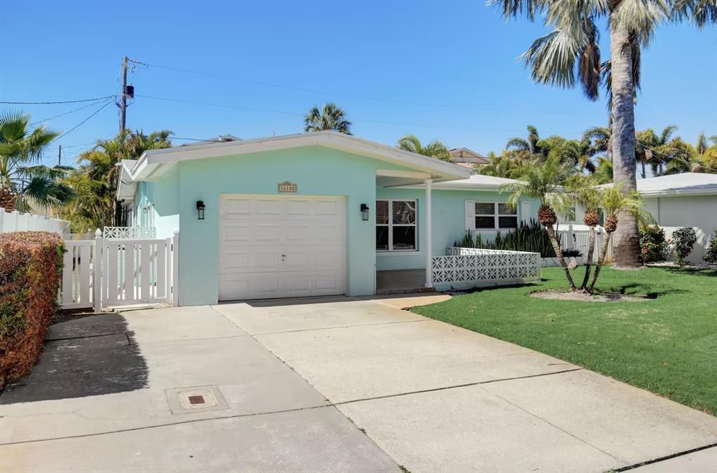 For Sale: $669,000 (2 beds, 2 baths, 1061 Square Feet)