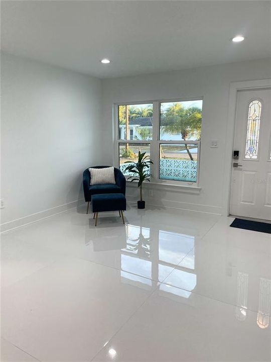For Sale: $669,000 (2 beds, 2 baths, 1061 Square Feet)