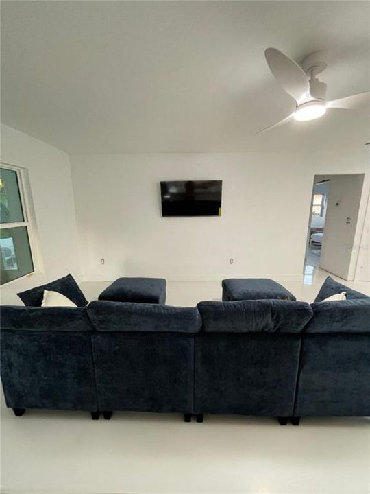 For Sale: $669,000 (2 beds, 2 baths, 1061 Square Feet)