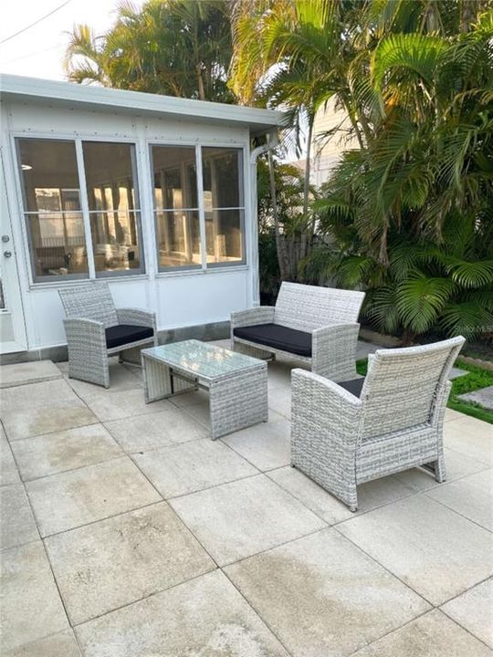 For Sale: $669,000 (2 beds, 2 baths, 1061 Square Feet)