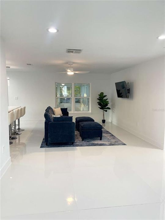 For Sale: $669,000 (2 beds, 2 baths, 1061 Square Feet)
