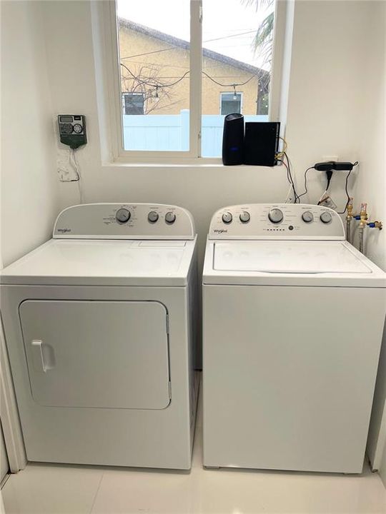 For Sale: $669,000 (2 beds, 2 baths, 1061 Square Feet)